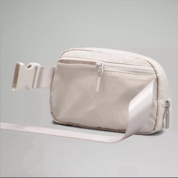 NWT Lululemon Everywhere Belt Bag Opal White Fanny Pack - Picture 4 of 5